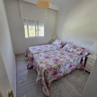 Sale of middle floor apartment in Nueva Andalucía