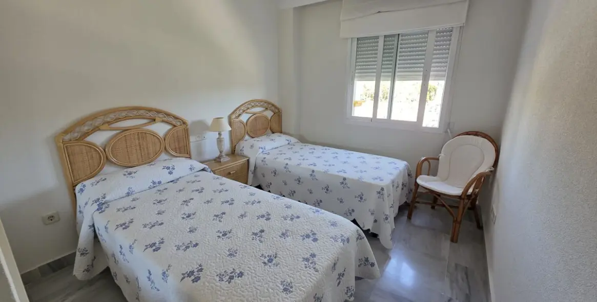Venta de apartamento en planta media en Nueva Andalucía 7