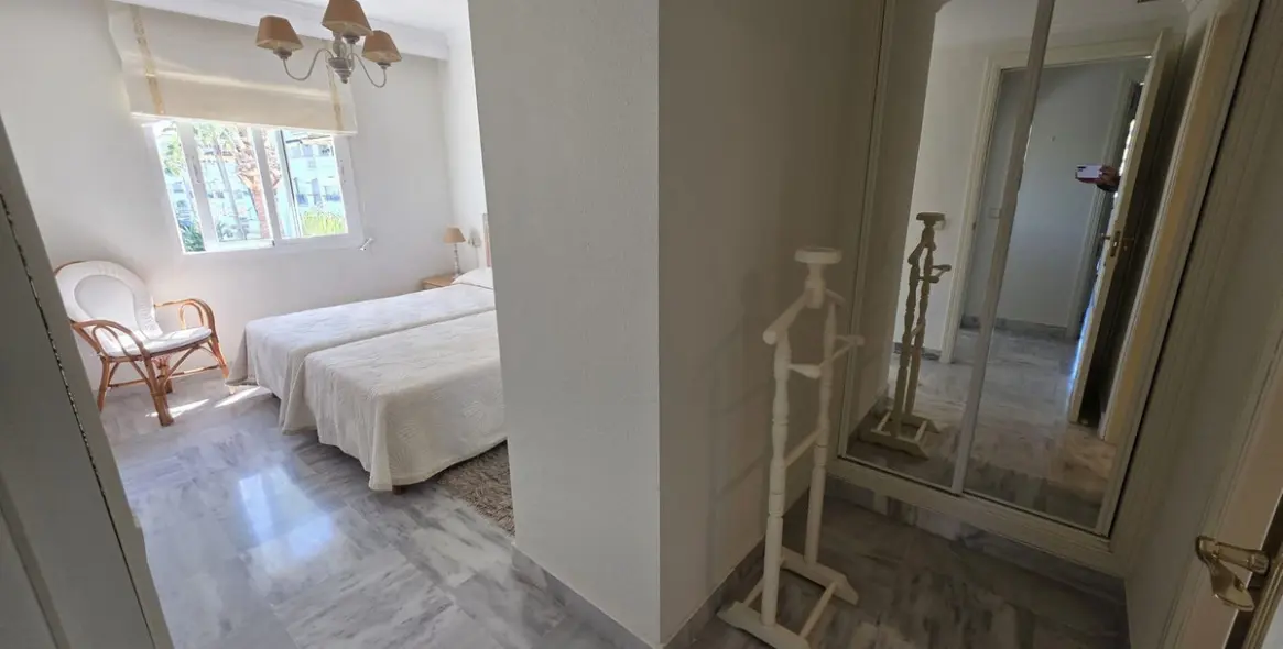 Venta de apartamento en planta media en Nueva Andalucía 8