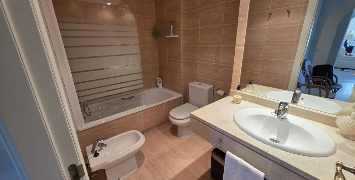 Venta de apartamento en planta media en Nueva Andalucía 9