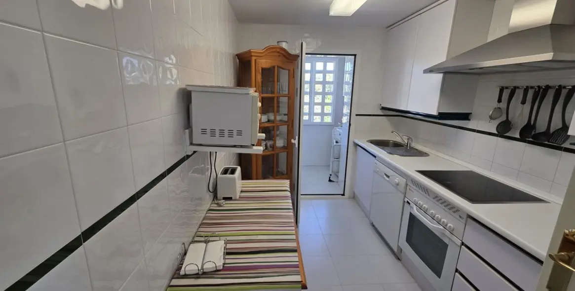 Venta de apartamento en planta media en Nueva Andalucía 11