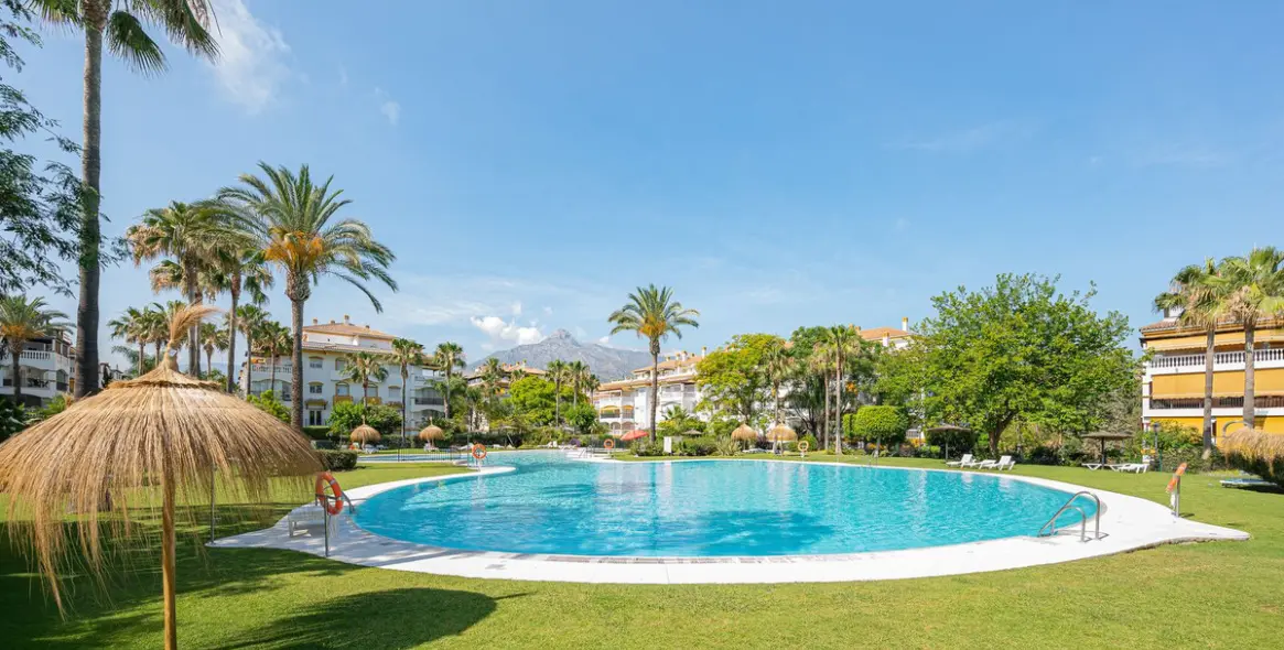 Venta de apartamento en planta media en Nueva Andalucía 24