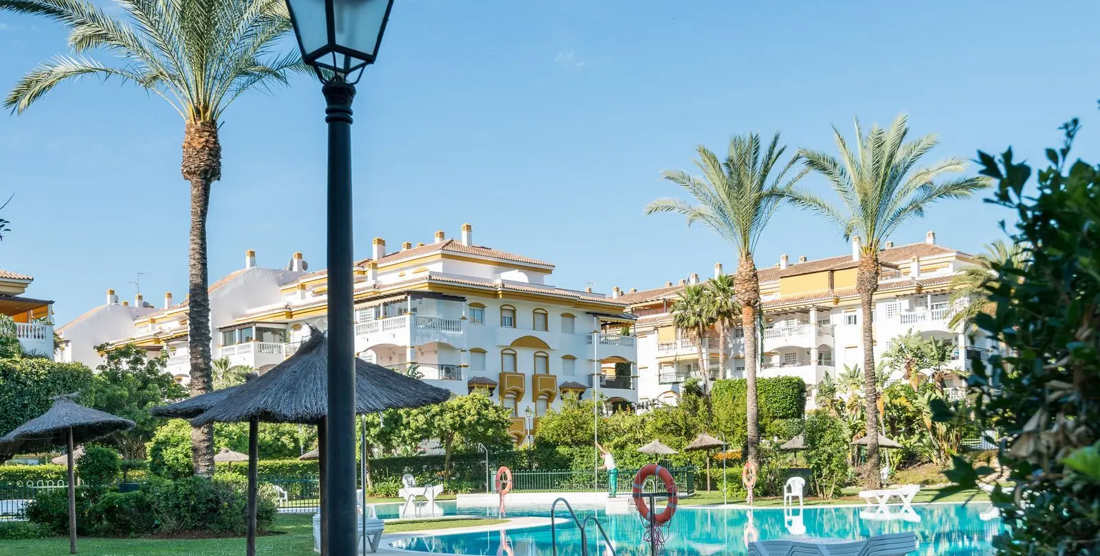 Sale of middle floor apartment in Nueva Andalucía 1