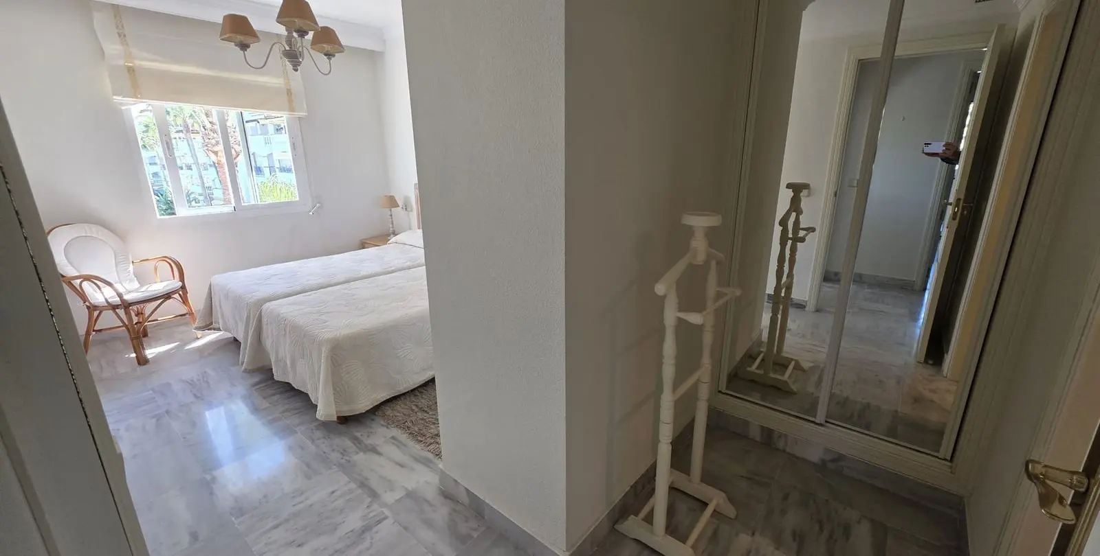 Sale of middle floor apartment in Nueva Andalucía 9