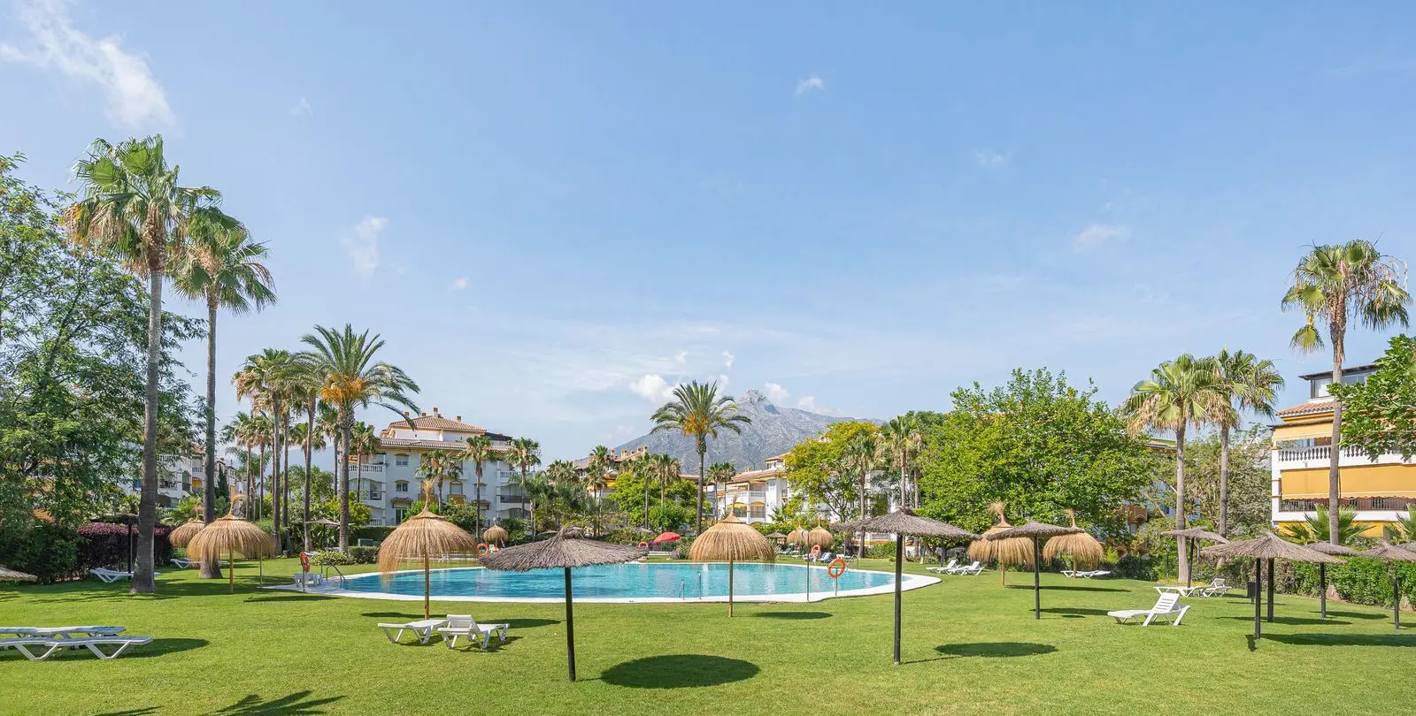Sale of middle floor apartment in Nueva Andalucía 26