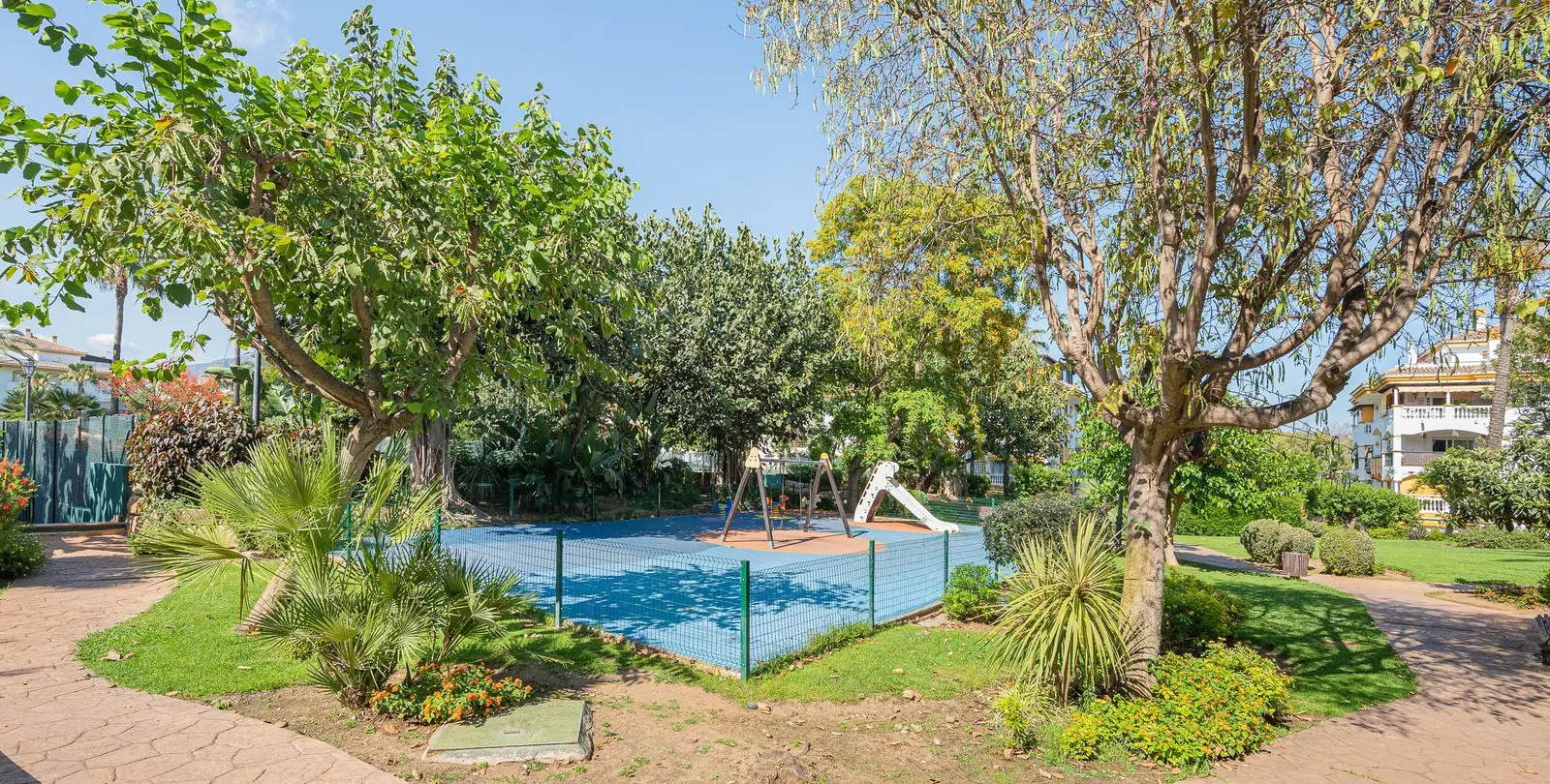 Sale of middle floor apartment in Nueva Andalucía 28