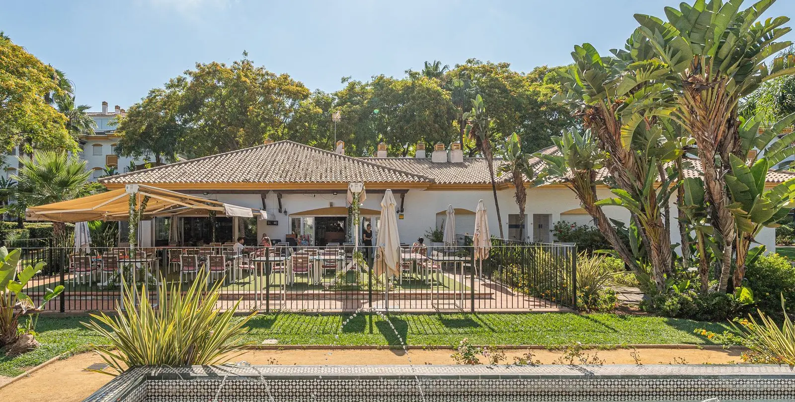 Sale of middle floor apartment in Nueva Andalucía 30
