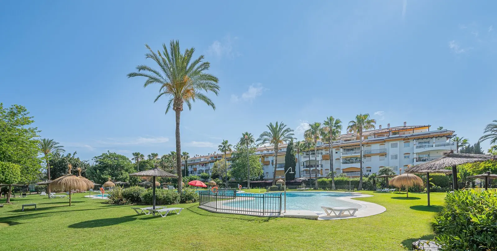 Sale of middle floor apartment in Nueva Andalucía 32