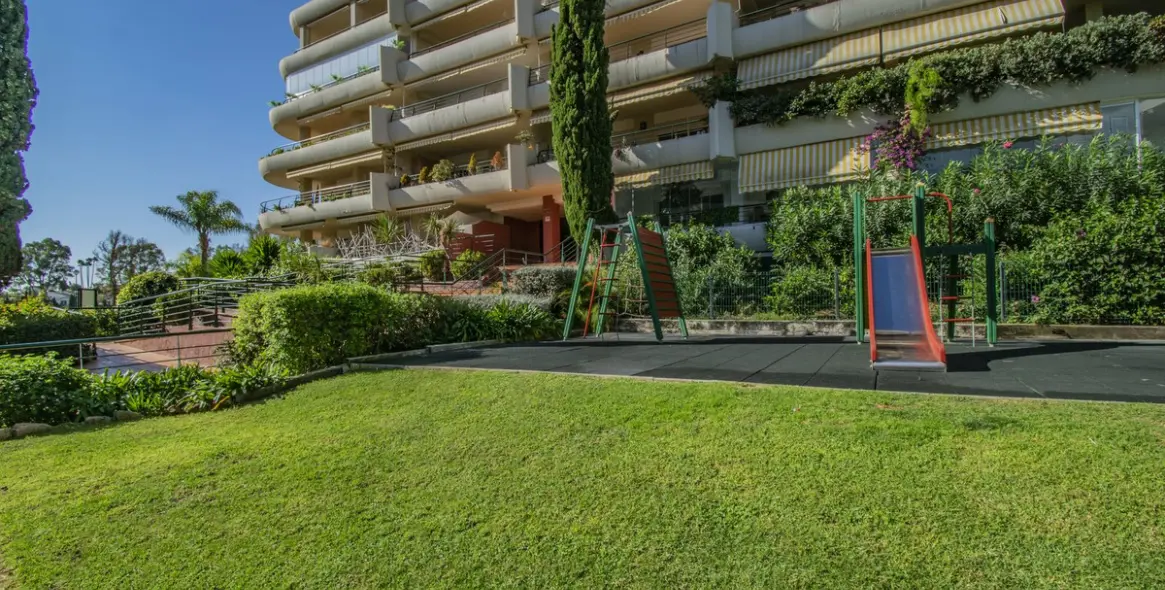 Sale of middle floor apartment in Guadalmina Alta 7
