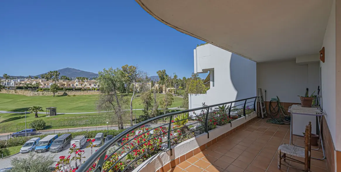 Sale of middle floor apartment in Guadalmina Alta 8
