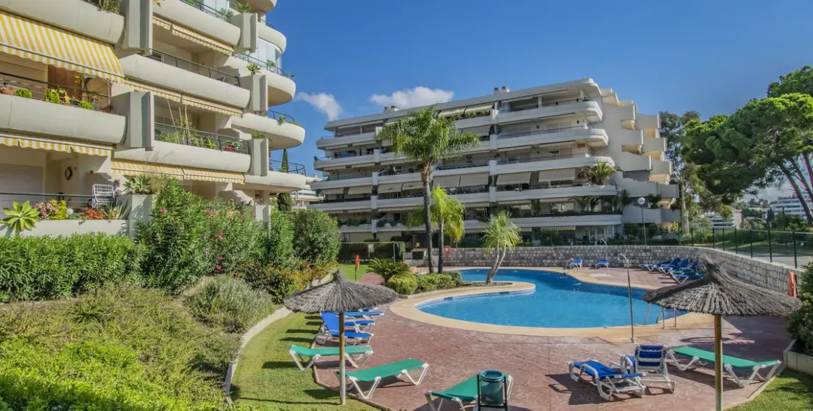 Sale of middle floor apartment in Guadalmina Alta 11