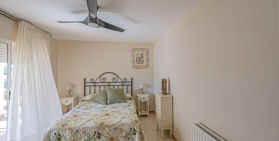 Sale of middle floor apartment in Guadalmina Alta 12