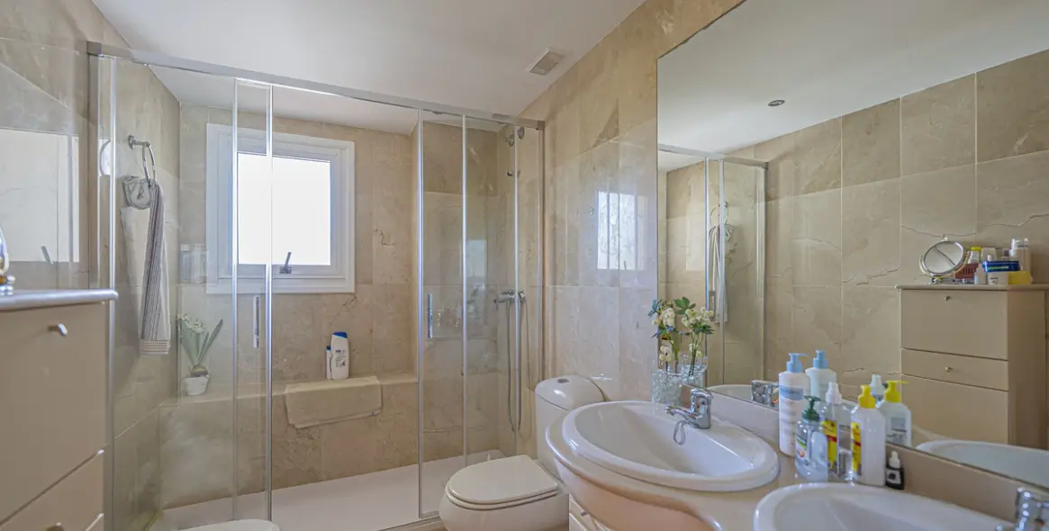 Sale of middle floor apartment in Guadalmina Alta 14