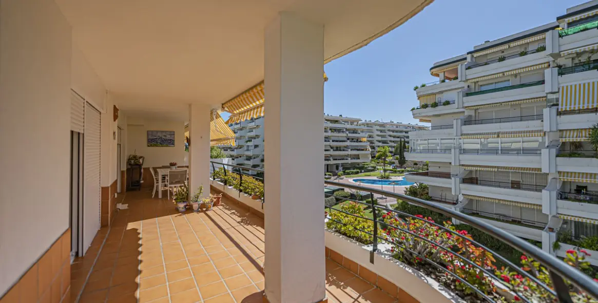 Sale of middle floor apartment in Guadalmina Alta 17