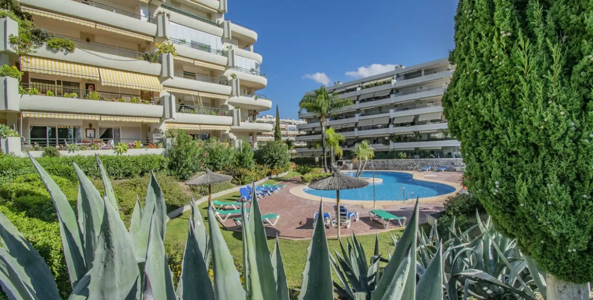 Sale of middle floor apartment in Guadalmina Alta 19