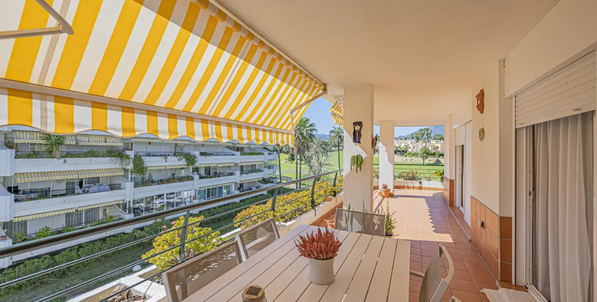 Sale of middle floor apartment in Guadalmina Alta 20