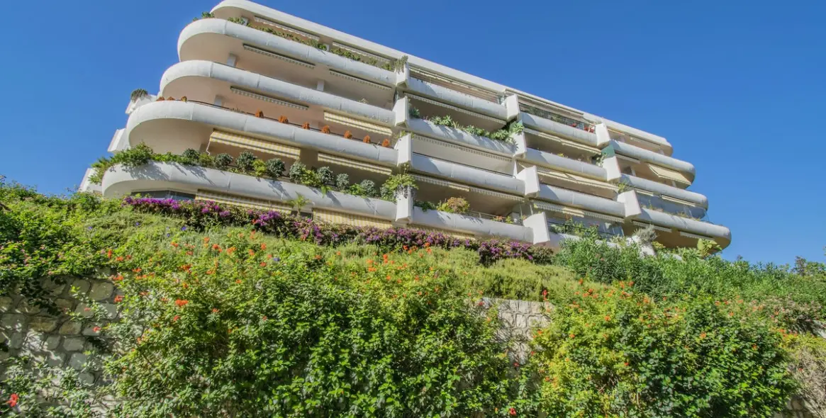 Sale of middle floor apartment in Guadalmina Alta 25