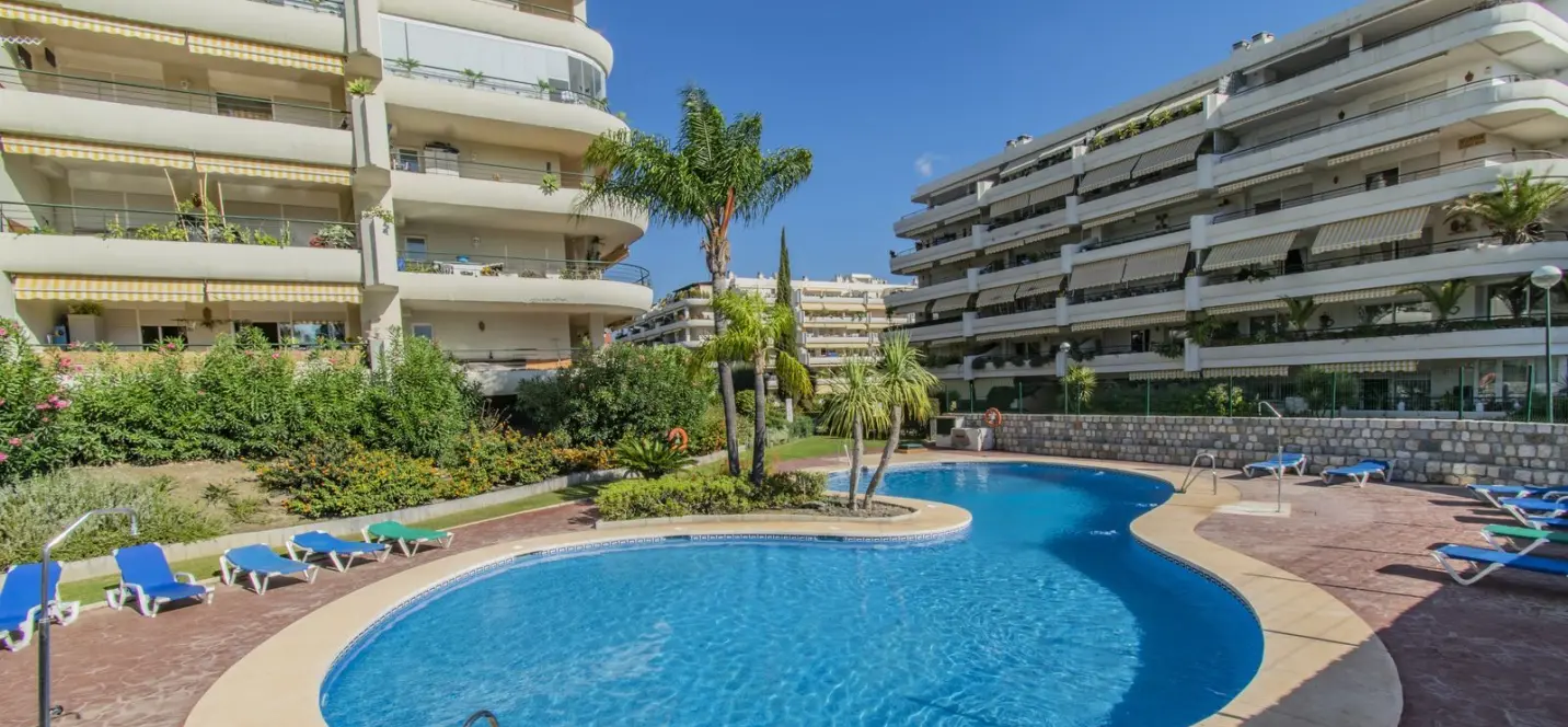 Venta de apartamento en planta media en Guadalmina Alta 0