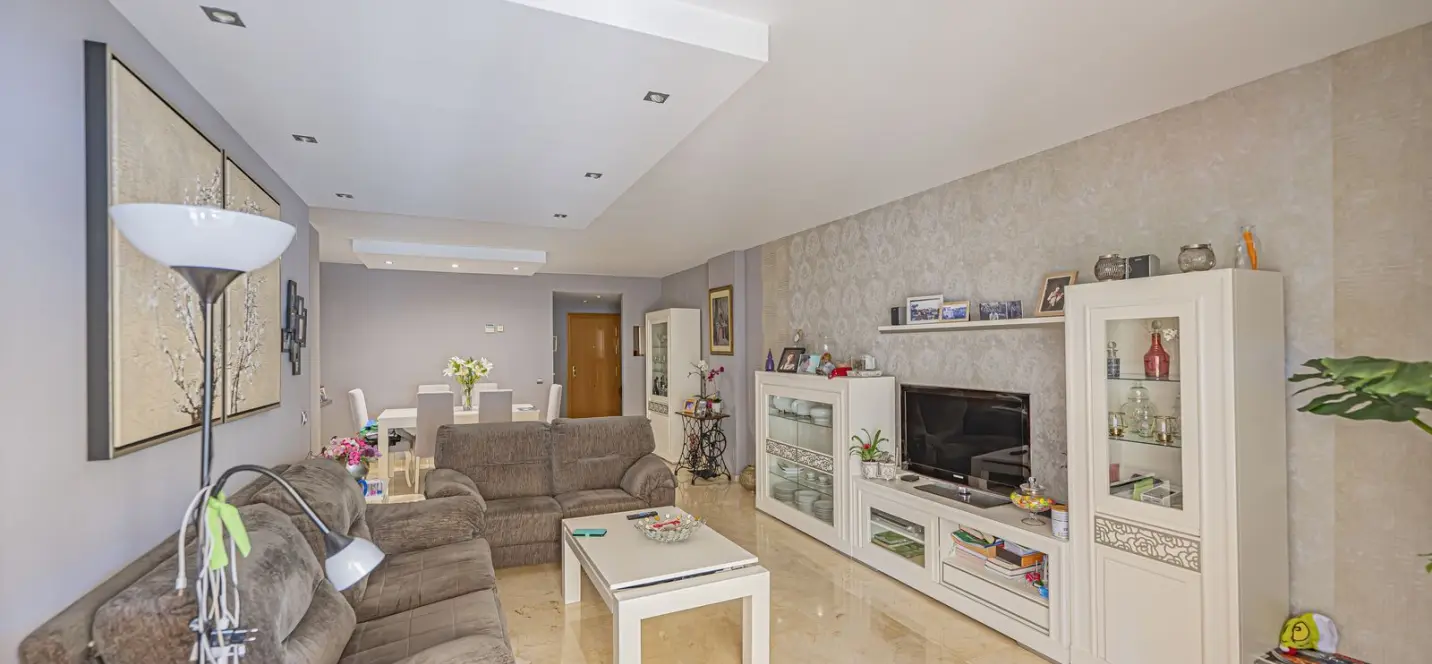 Venta de apartamento en planta media en Guadalmina Alta 2