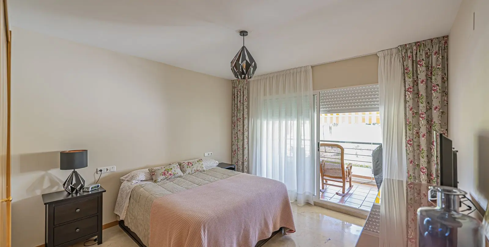 Sale of middle floor apartment in Guadalmina Alta 5