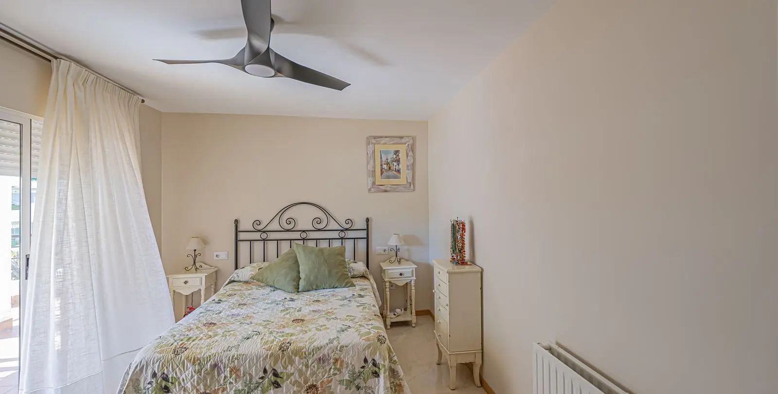 Sale of middle floor apartment in Guadalmina Alta 12