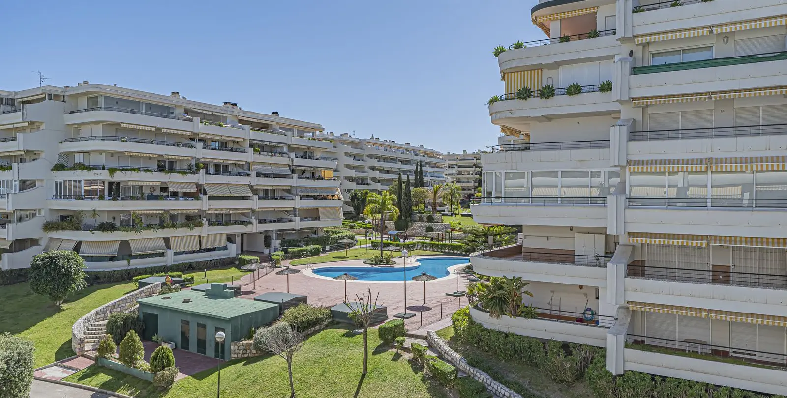 Sale of middle floor apartment in Guadalmina Alta 18