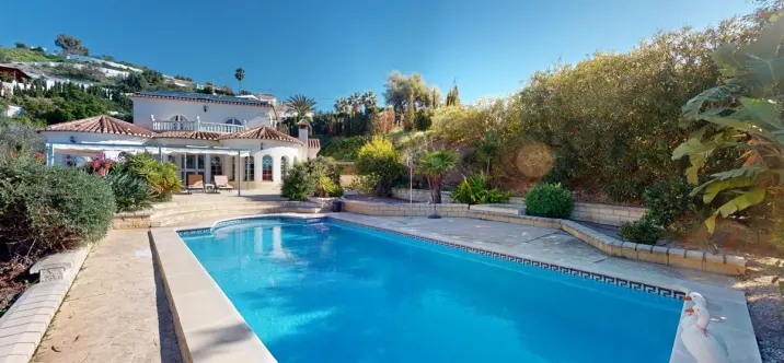 Продажа  отдельно стоящей виллы в Algarrobo 0