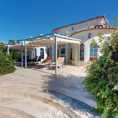 Продажа  отдельно стоящей виллы в Algarrobo