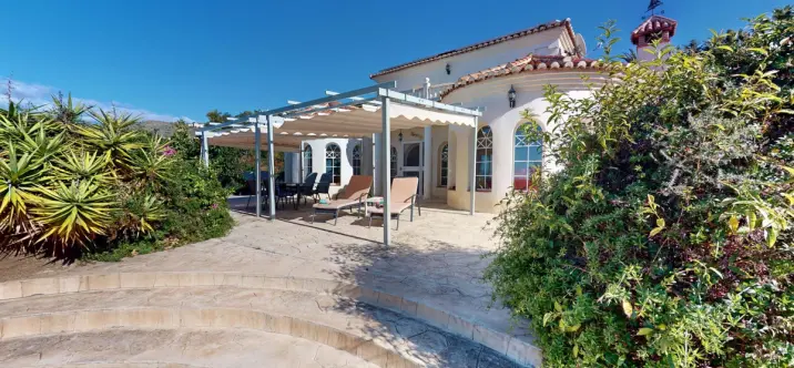 Продажа  отдельно стоящей виллы в Algarrobo 3