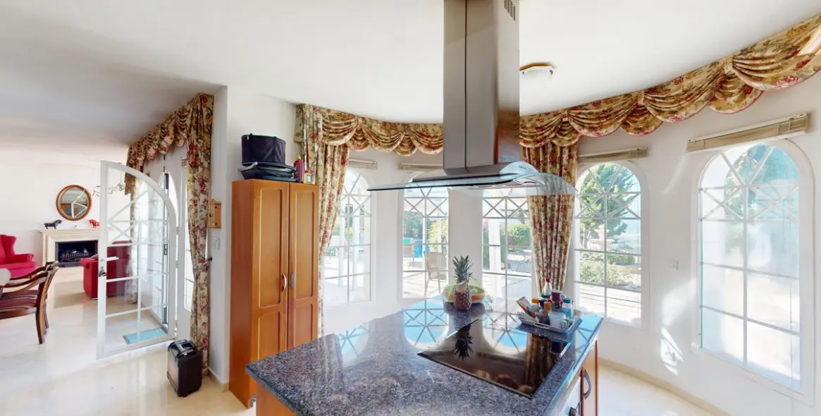 Продажа  отдельно стоящей виллы в Algarrobo 11