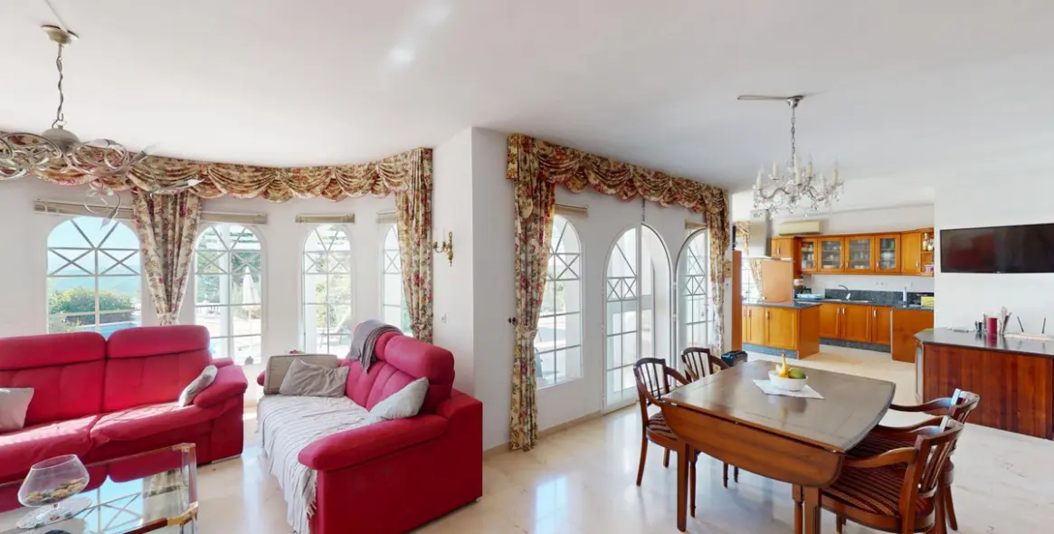 Продажа  отдельно стоящей виллы в Algarrobo 12