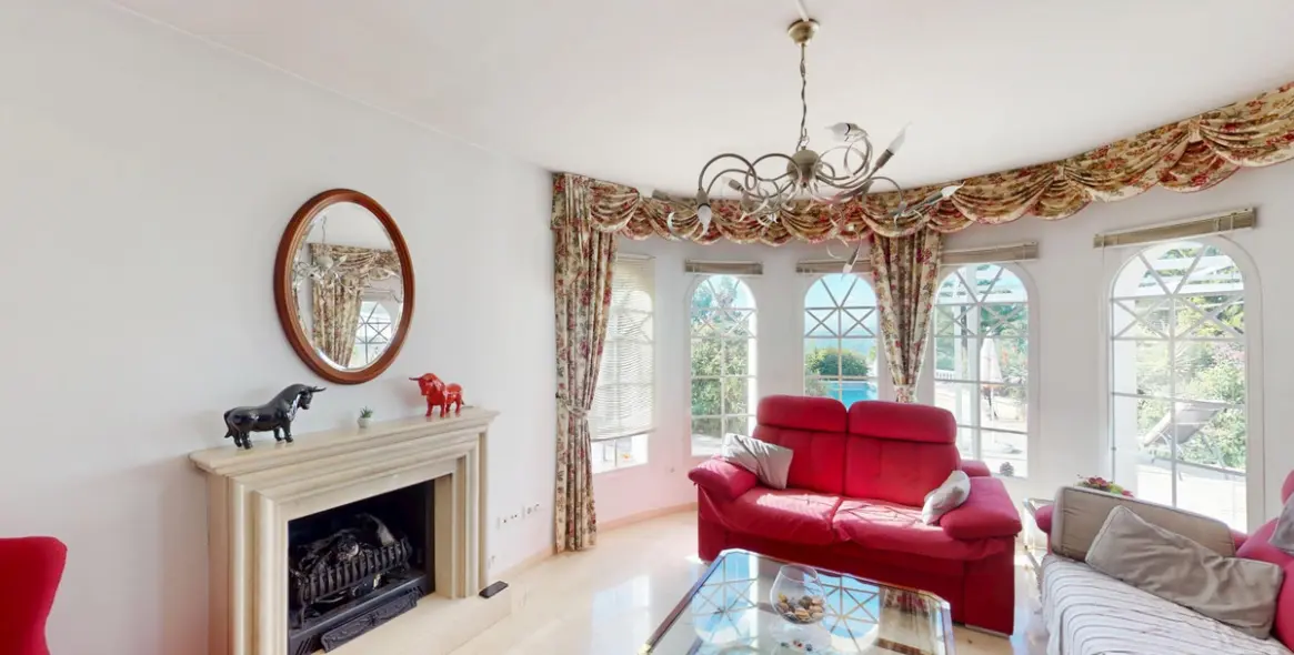 Продажа  отдельно стоящей виллы в Algarrobo 13