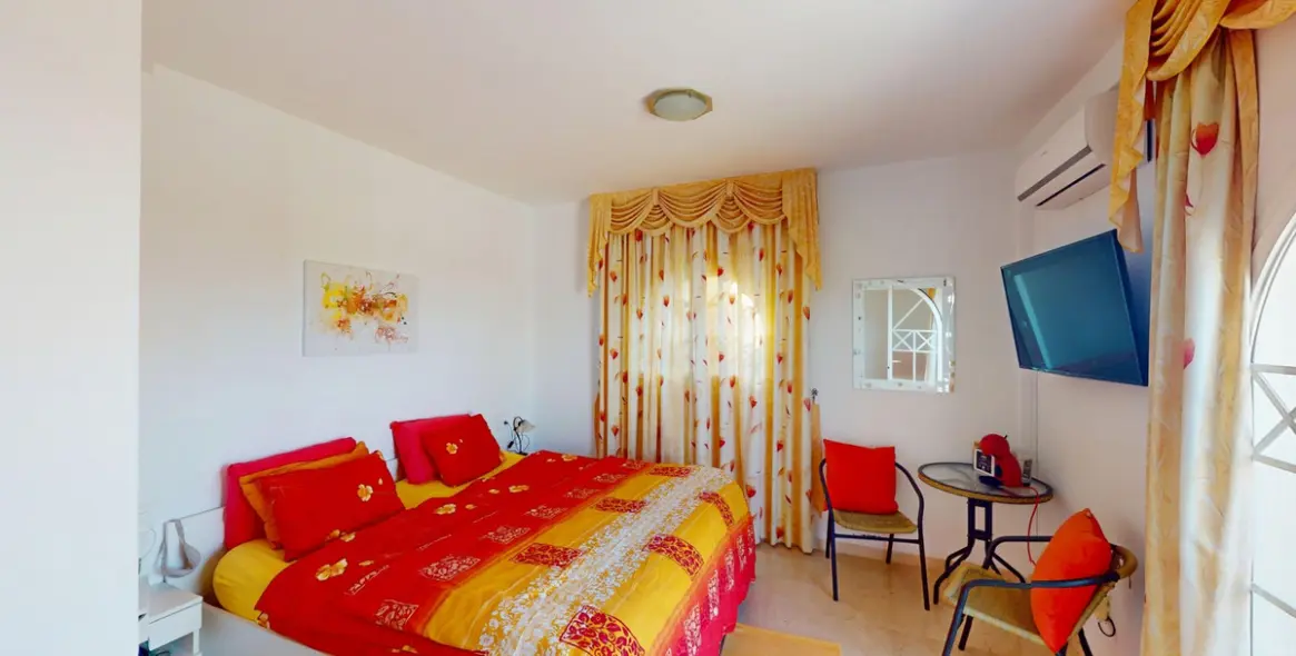 Продажа  отдельно стоящей виллы в Algarrobo 28