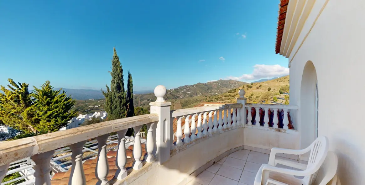 Продажа  отдельно стоящей виллы в Algarrobo 30