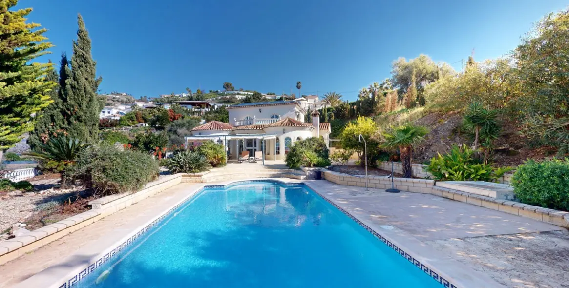 Продажа  отдельно стоящей виллы в Algarrobo 32