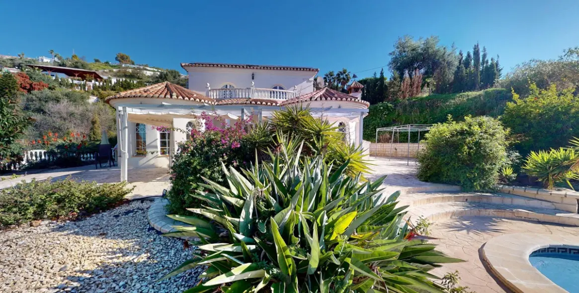 Продажа  отдельно стоящей виллы в Algarrobo 35