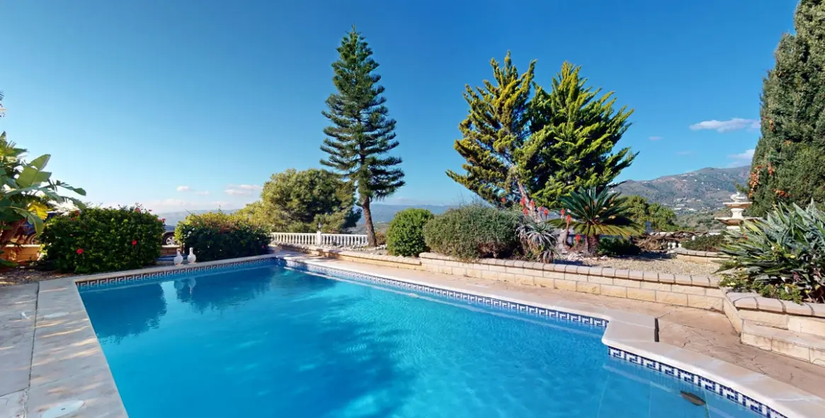 Продажа  отдельно стоящей виллы в Algarrobo 36