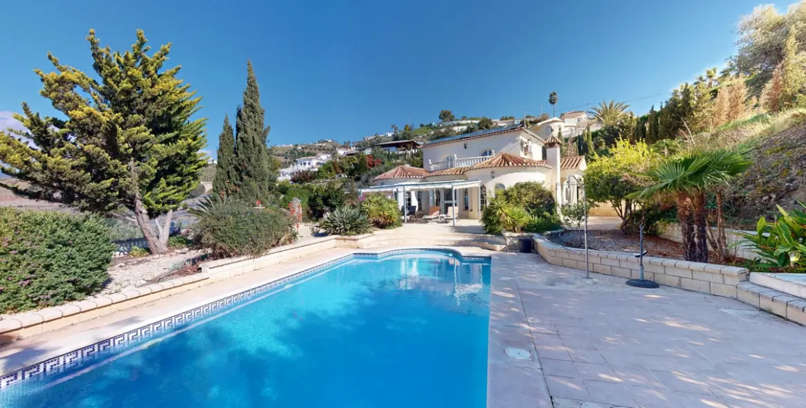 Продажа  отдельно стоящей виллы в Algarrobo 37