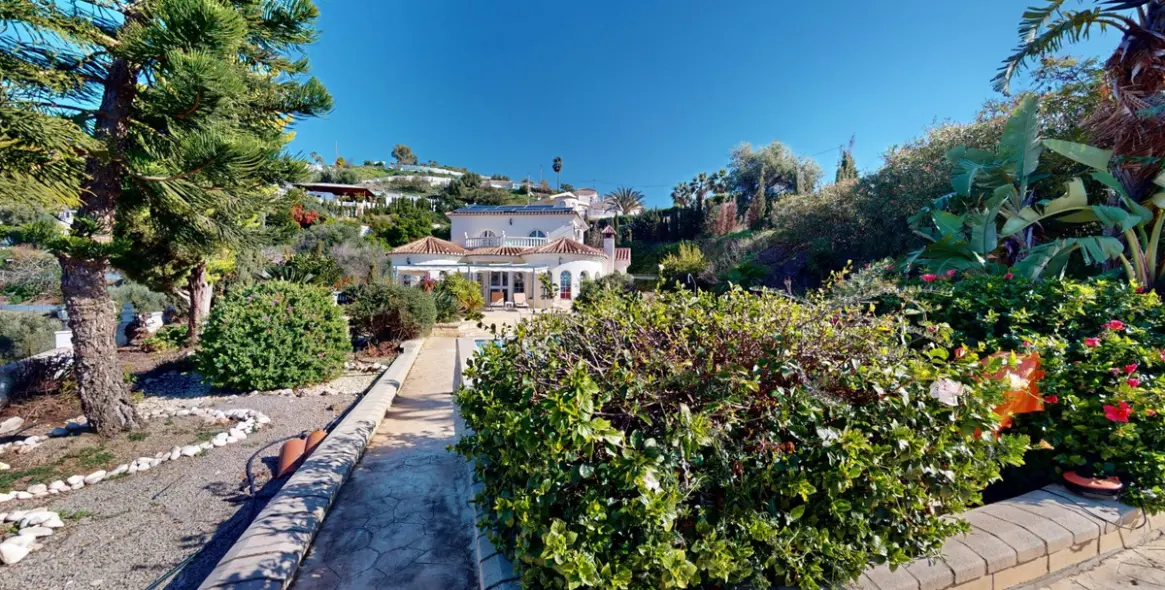 Продажа  отдельно стоящей виллы в Algarrobo 43