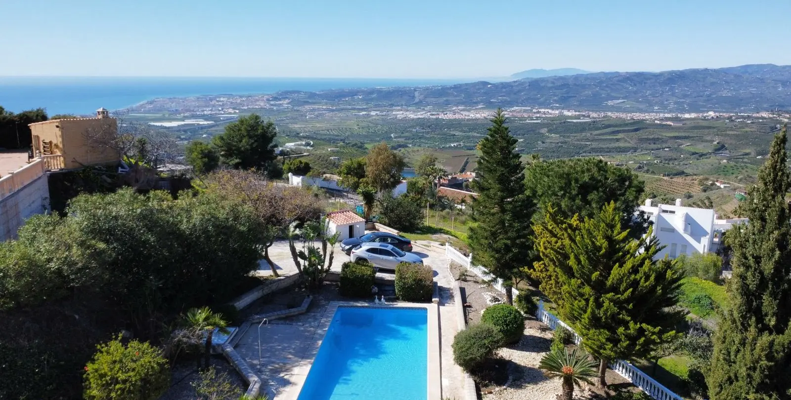 Продажа  отдельно стоящей виллы в Algarrobo 1