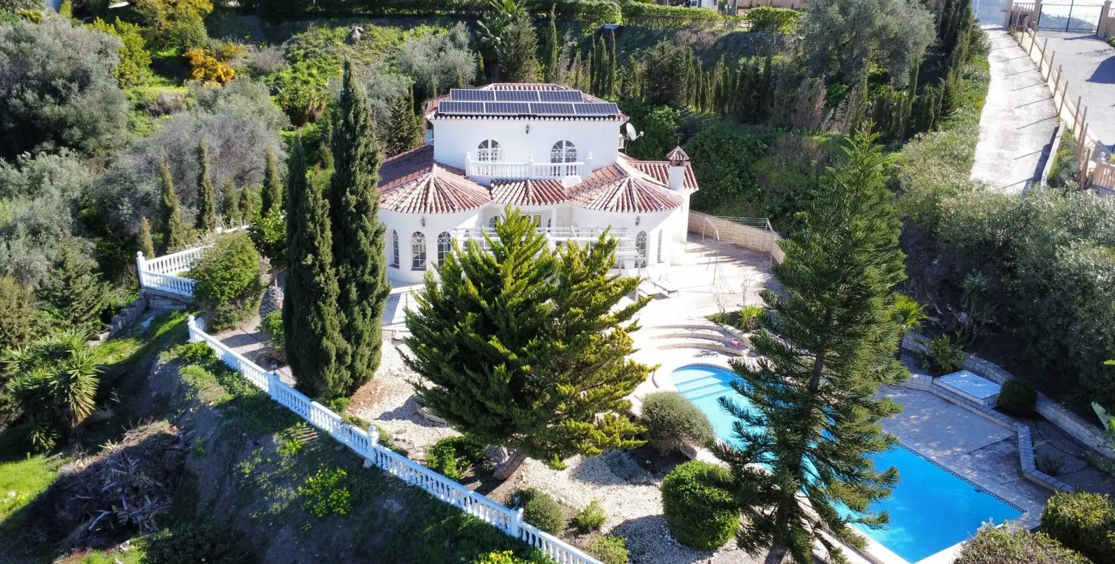 Продажа  отдельно стоящей виллы в Algarrobo 2