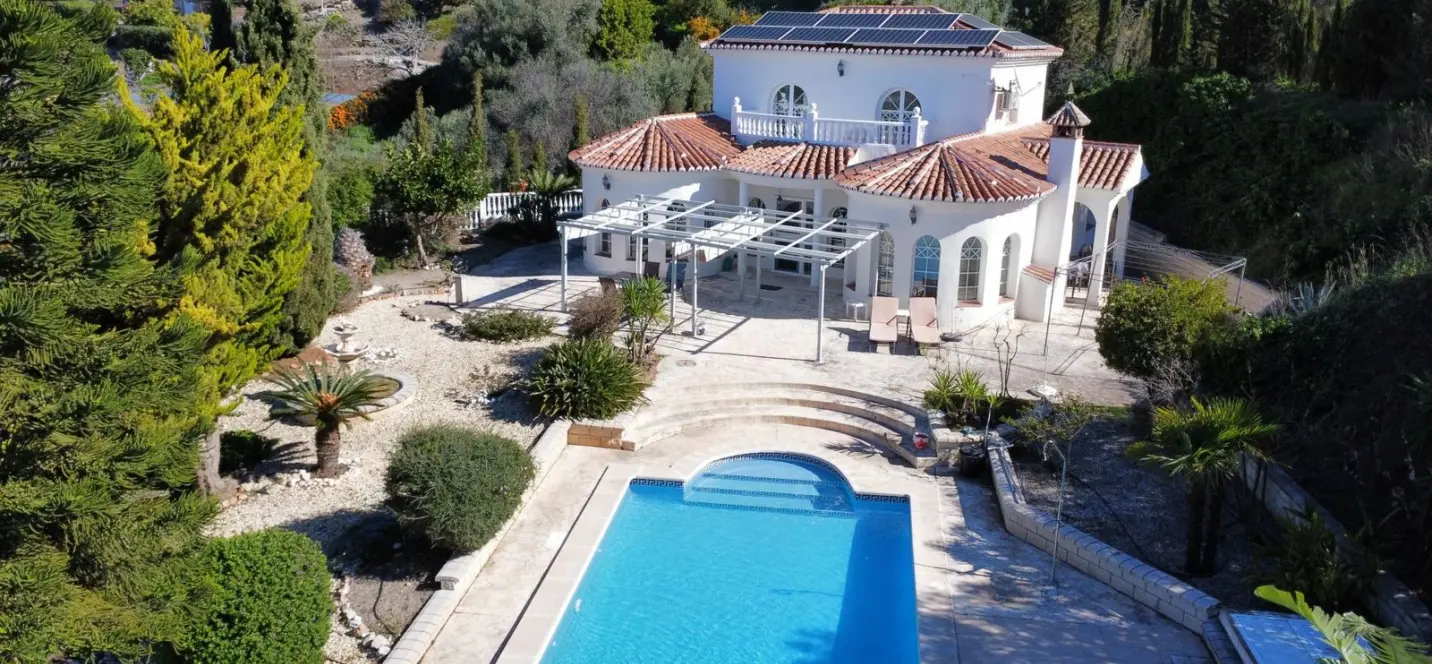 Продажа  отдельно стоящей виллы в Algarrobo 2