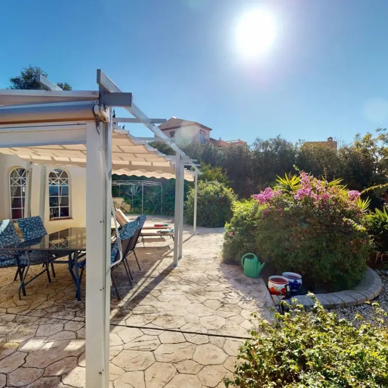 Продажа  отдельно стоящей виллы в Algarrobo