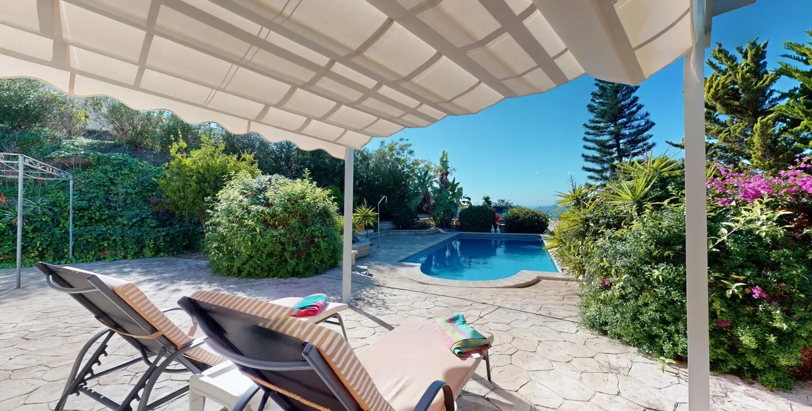 Продажа  отдельно стоящей виллы в Algarrobo 6