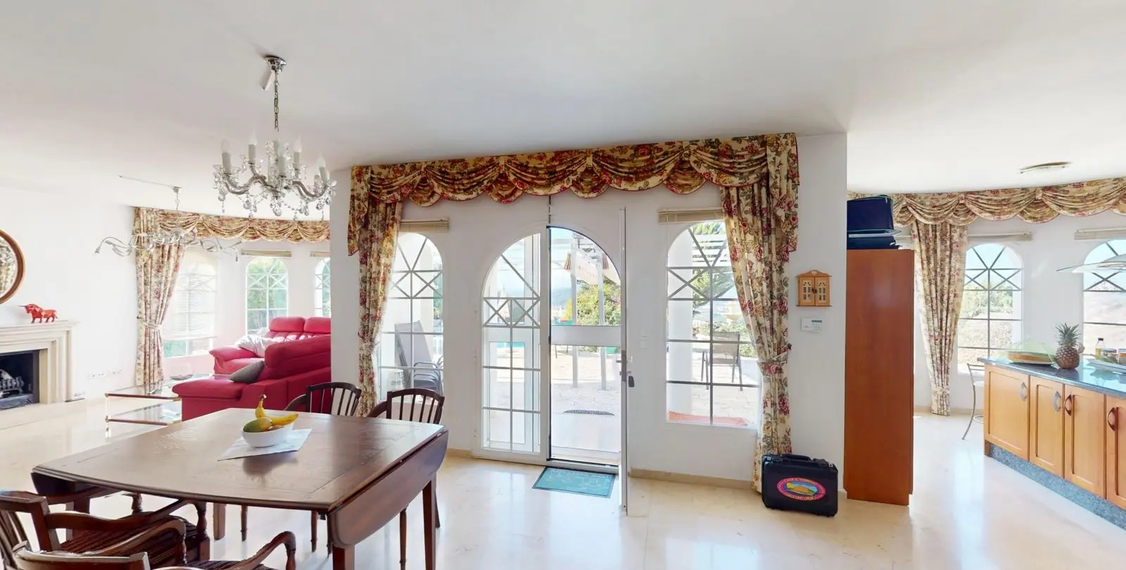 Продажа  отдельно стоящей виллы в Algarrobo 9