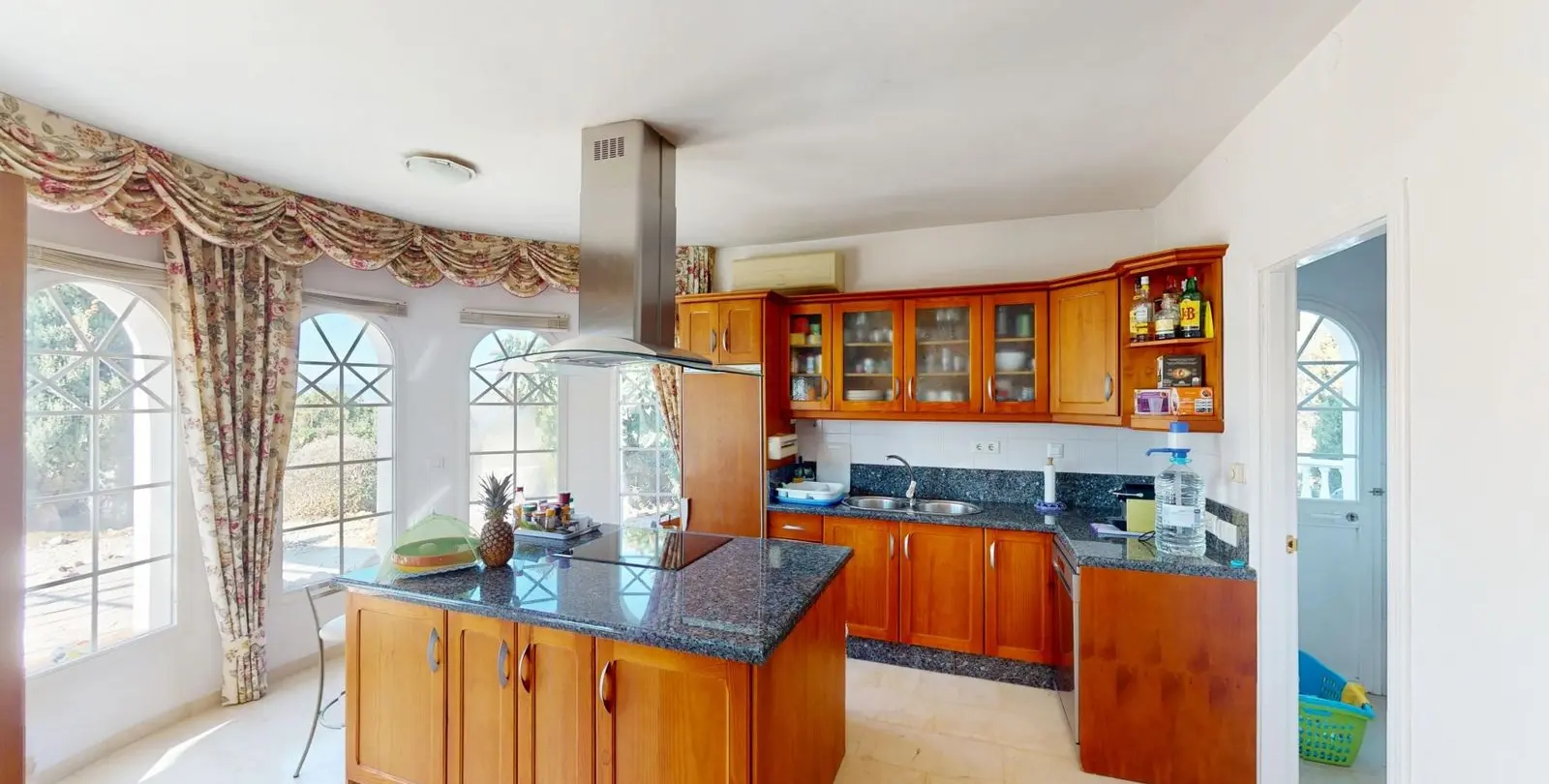 Продажа  отдельно стоящей виллы в Algarrobo 11