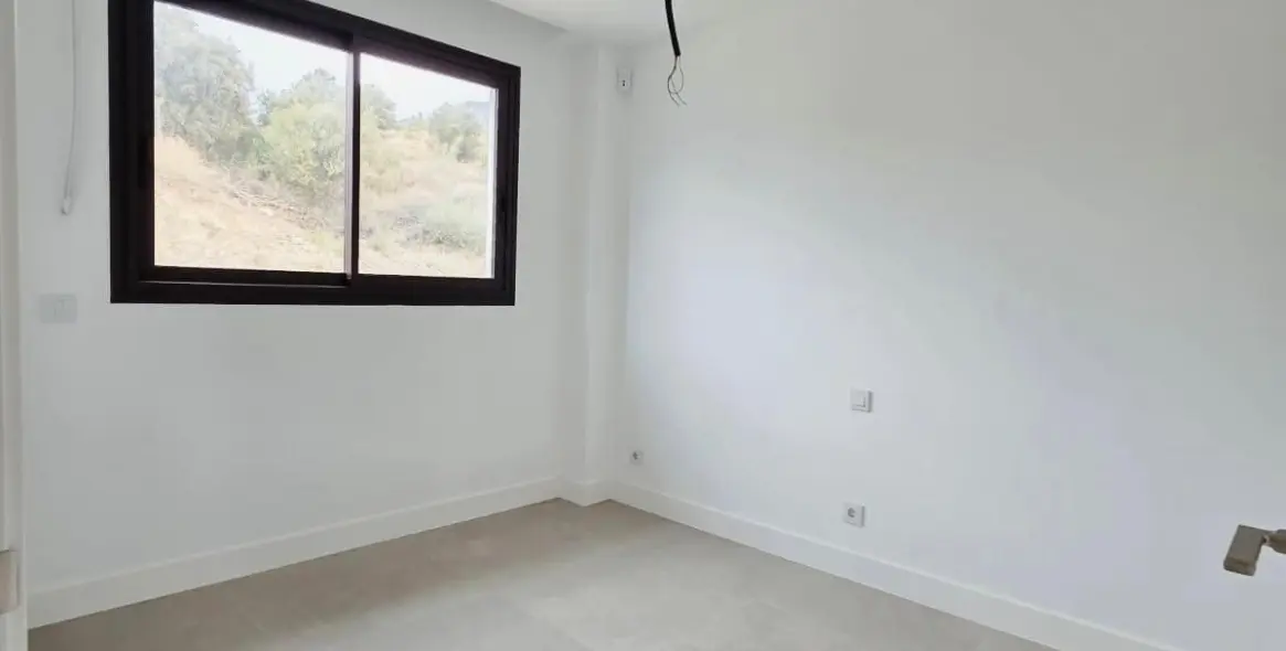 Sale of middle floor apartment in Fuengirola 3