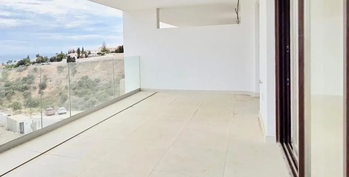 Sale of middle floor apartment in Fuengirola 6