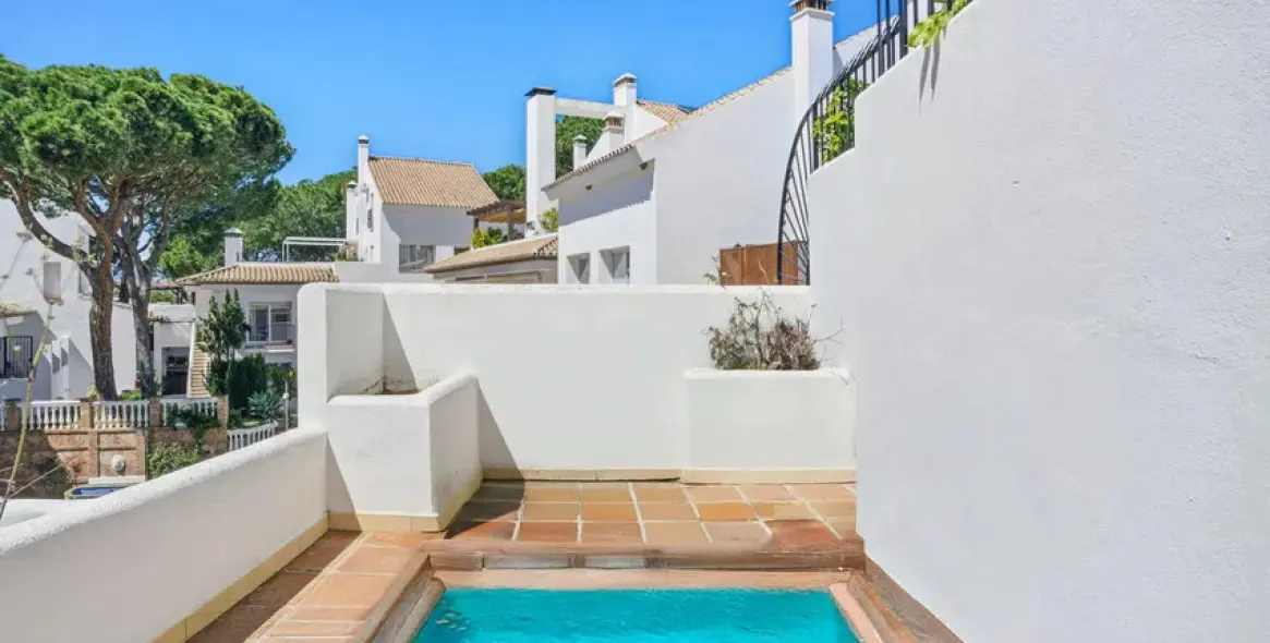 Sale of penthouse duplex in Nueva Andalucía 3