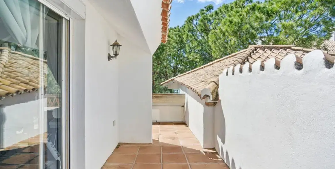 Sale of penthouse duplex in Nueva Andalucía 4